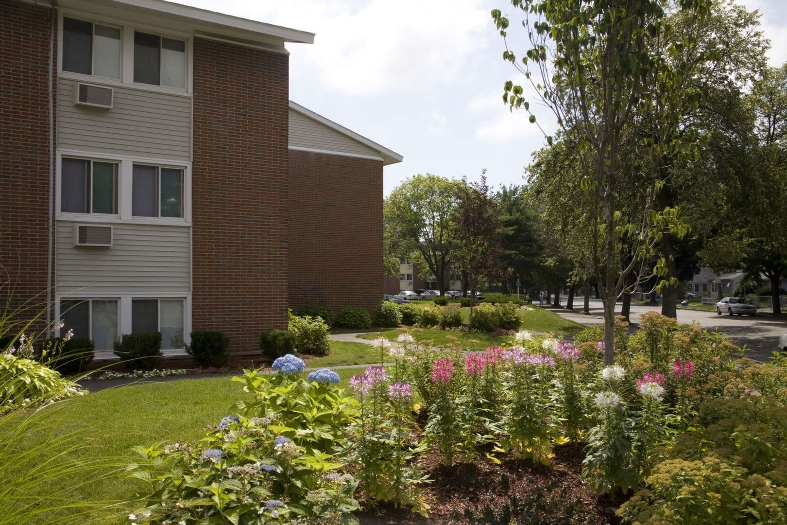 Bowdoin Apartments 7 of 8