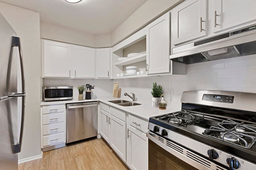 Hillcrest Apartments 3 of 14
