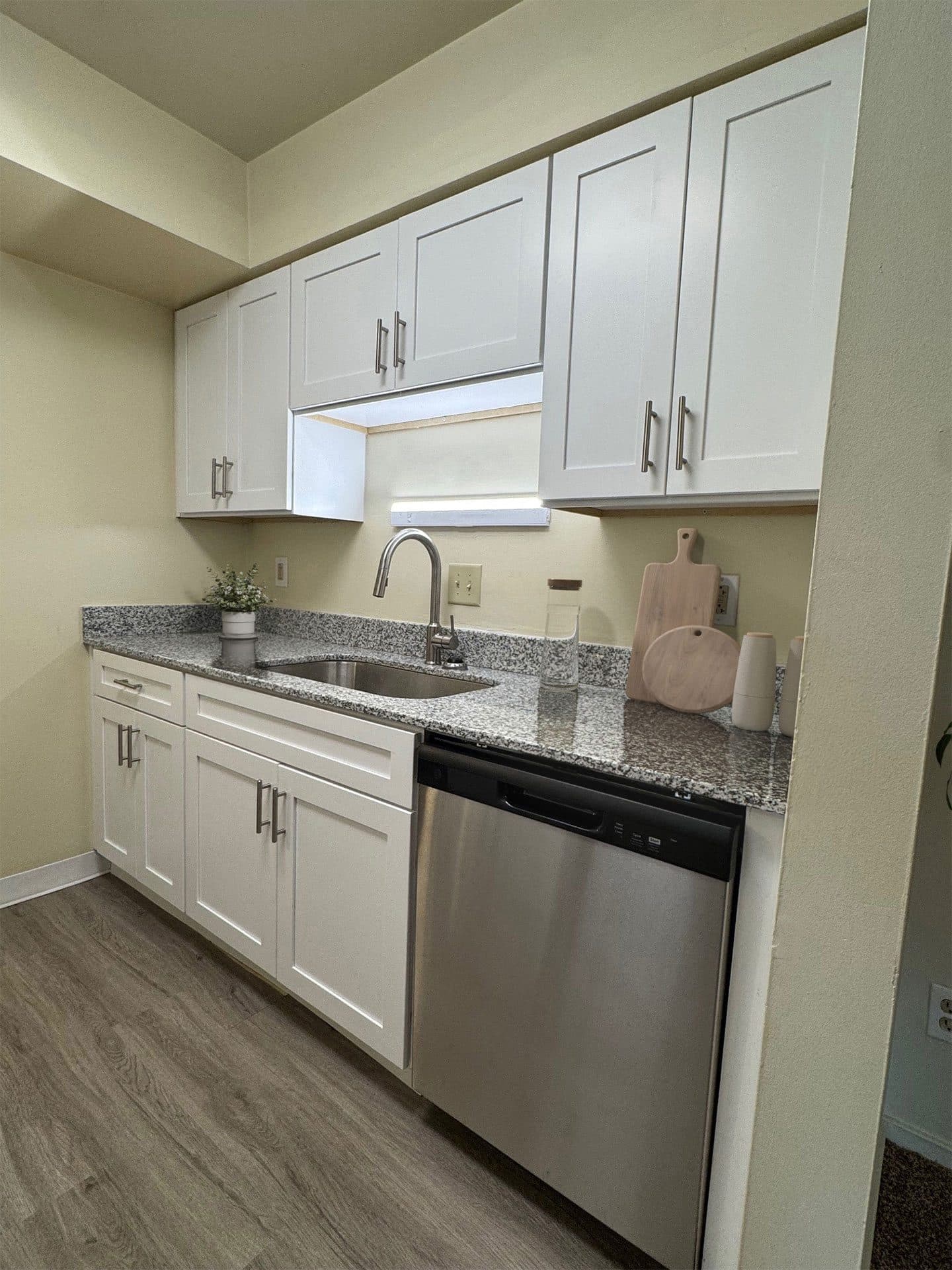 611 Regency Way Apartments 1 of 11