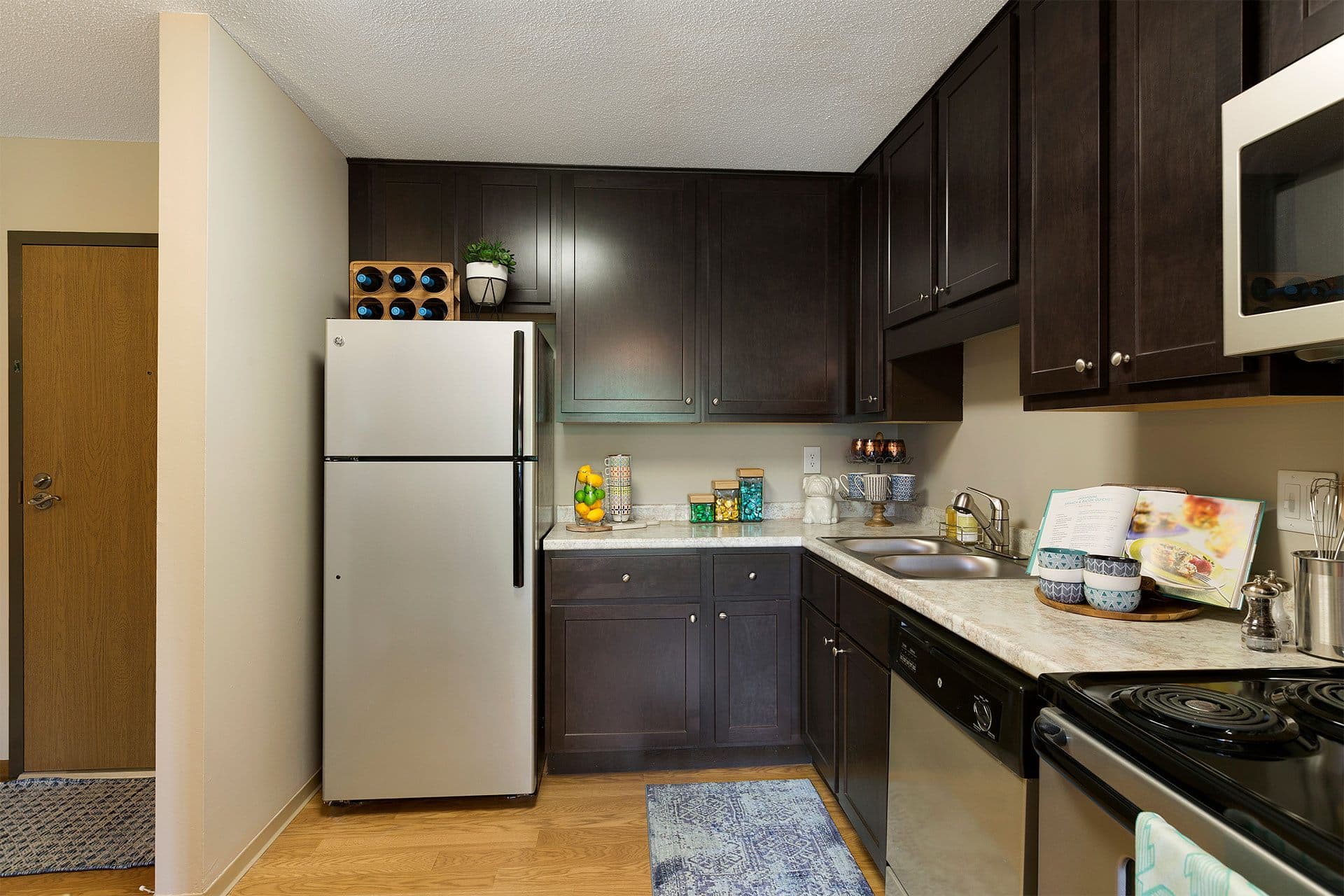 Modern Apartments in St. Paul, MN 4 of 39