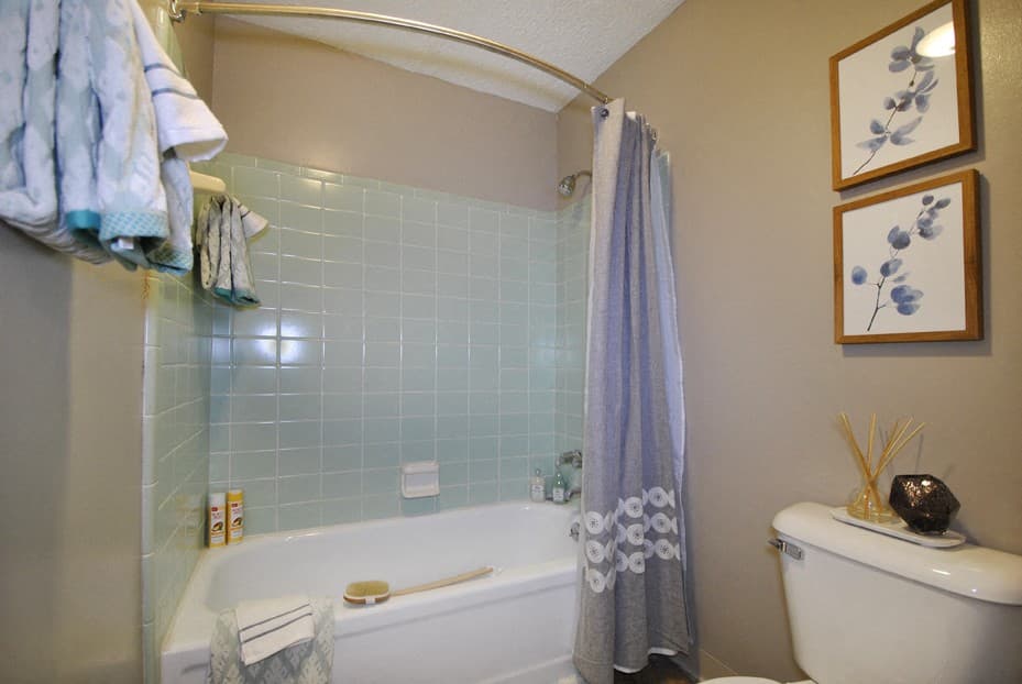 Lansing Apartments for Rent at Village Green of Lansing 9 of 12