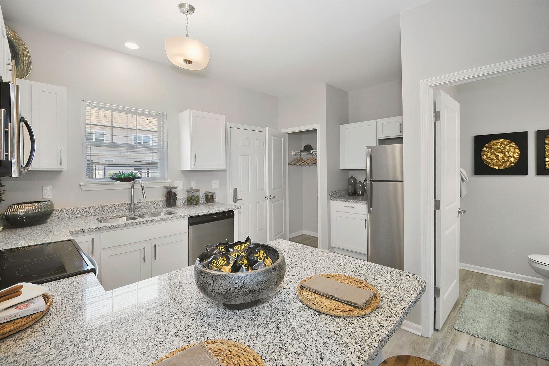Midtown Pointe Apts and Townhomes 10 of 46