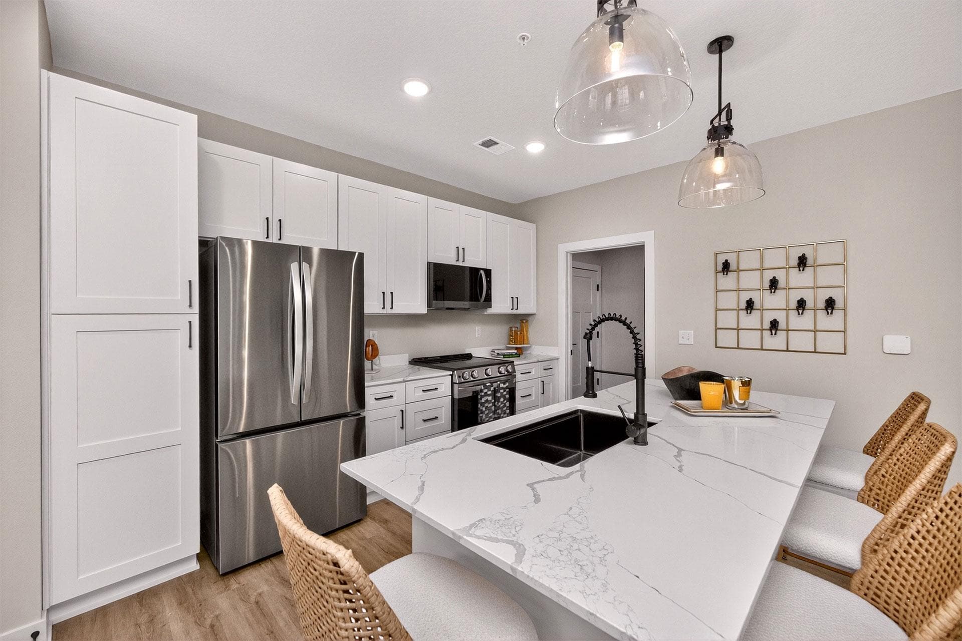 Luxury Apartments &amp; Townhomes in West Des Moines Picket Fence Rentals 2 of 34
