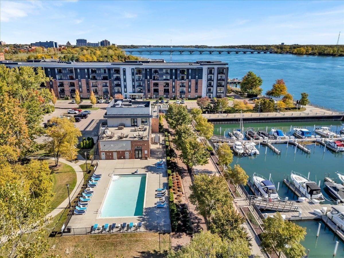 Waters Edge at Harbortown 32 of 37