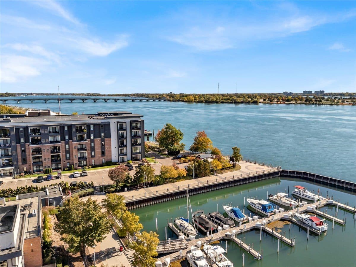 Waters Edge at Harbortown 35 of 37