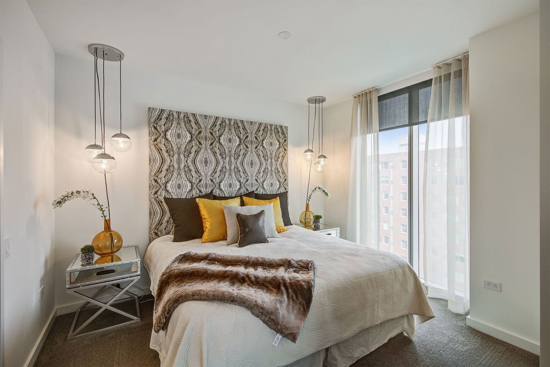 Luxury High-Rise Living in Cleveland’s Playhouse Square 12 of 32