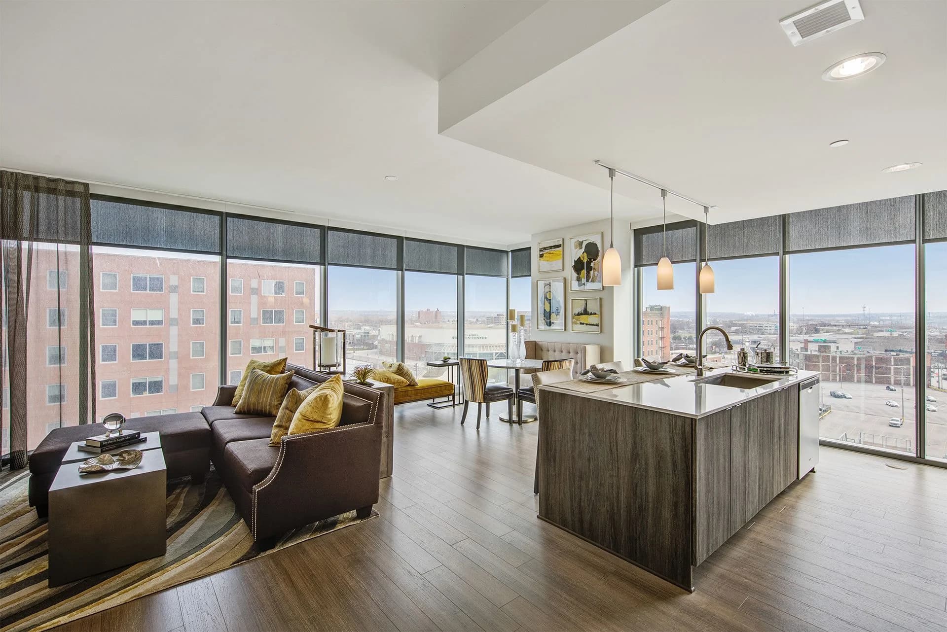 Luxury High-Rise Living in Cleveland’s Playhouse Square 9 of 32