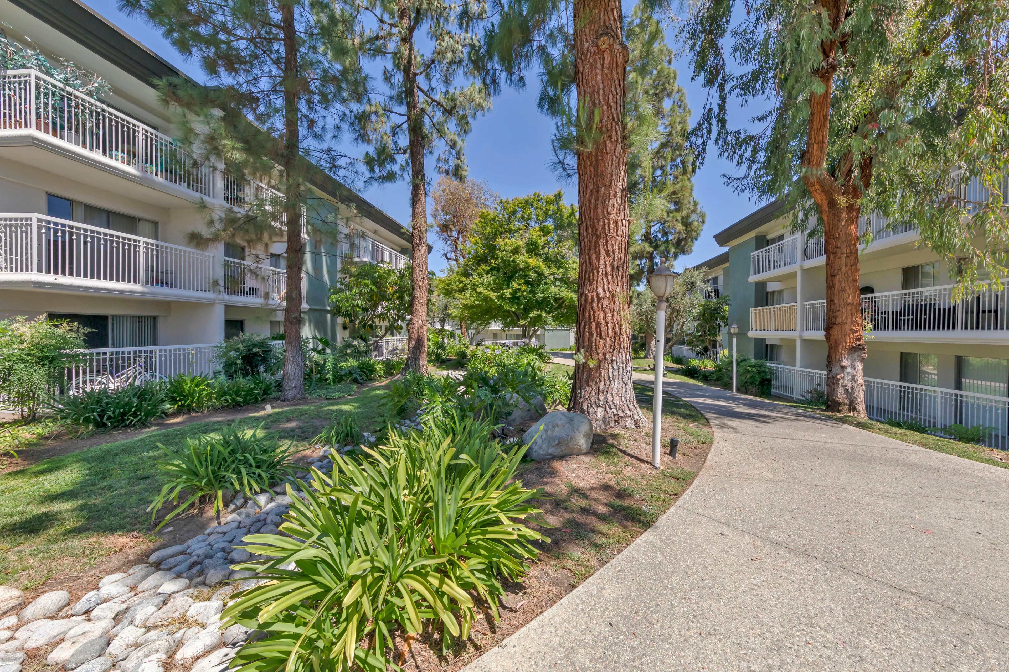 Eaves Woodland Hills 37 of 38