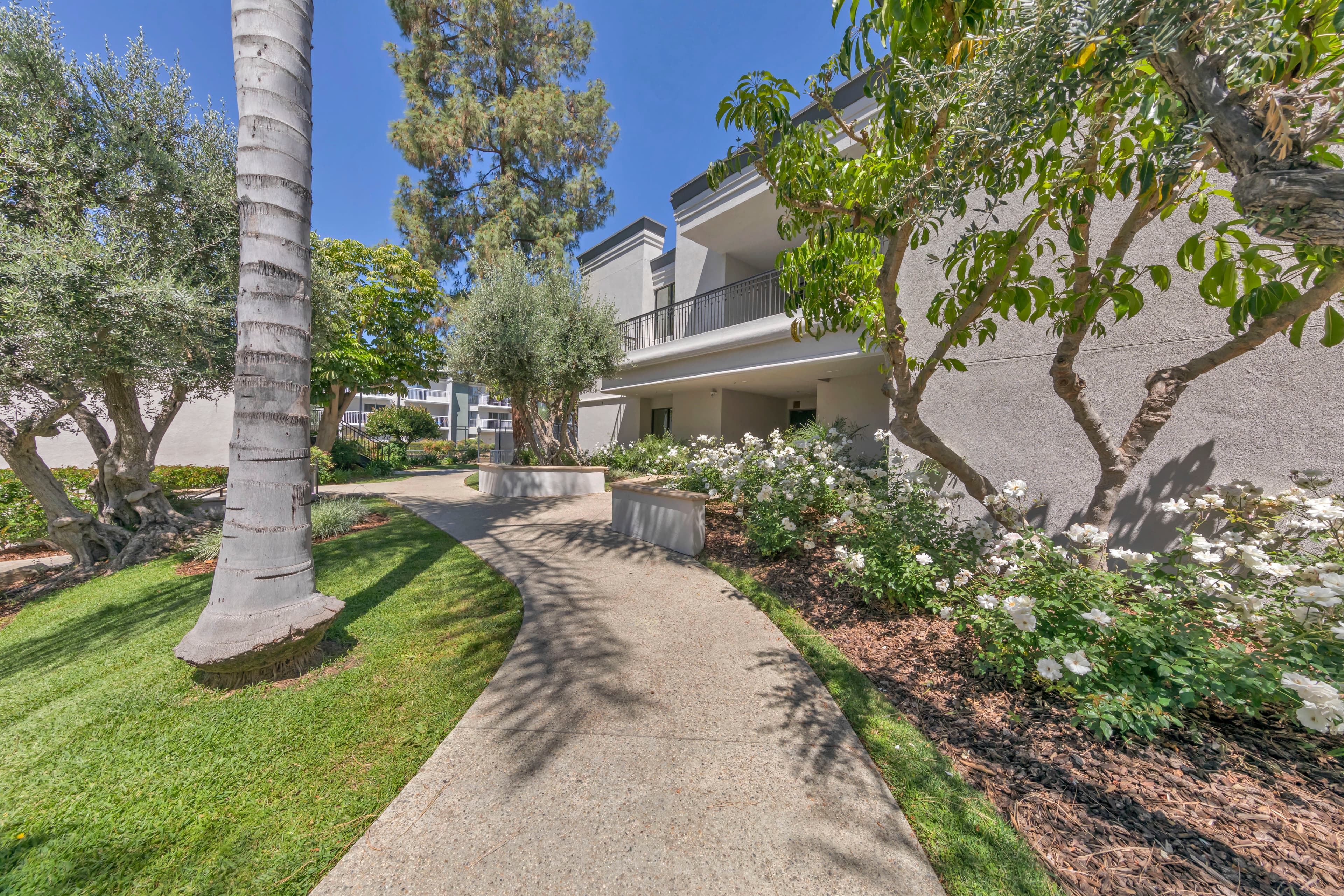Eaves Woodland Hills 38 of 38