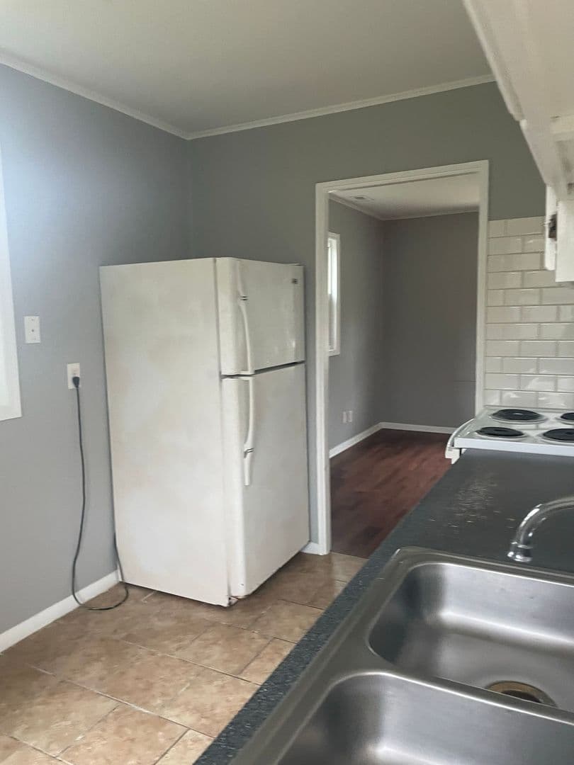 3310 Elmwood Ave 3 of 8