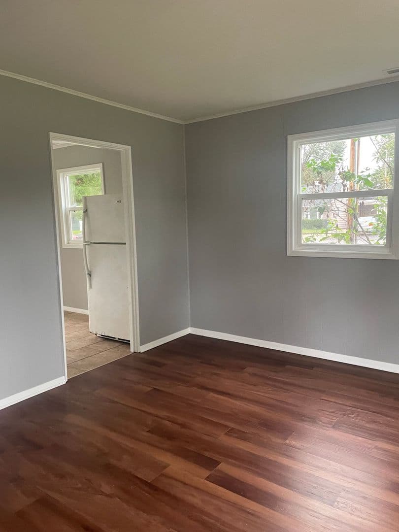 3310 Elmwood Ave 2 of 8