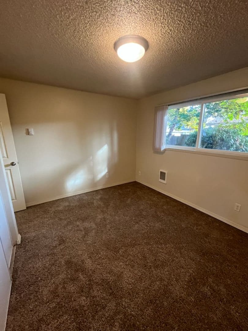 Upcoming 2nd-Story 2-Bedroom - Coming Available 10/16/26! *** 1st month free! *** 9 of 12