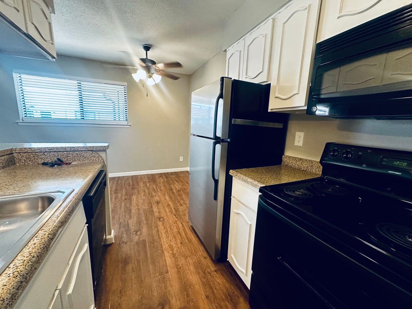 Tesoro Bonita 2 of 10