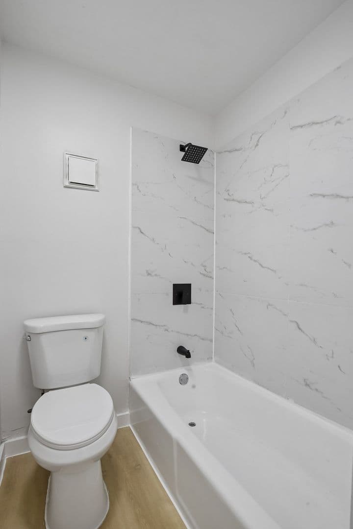 Chateau Apartments 90 of 113