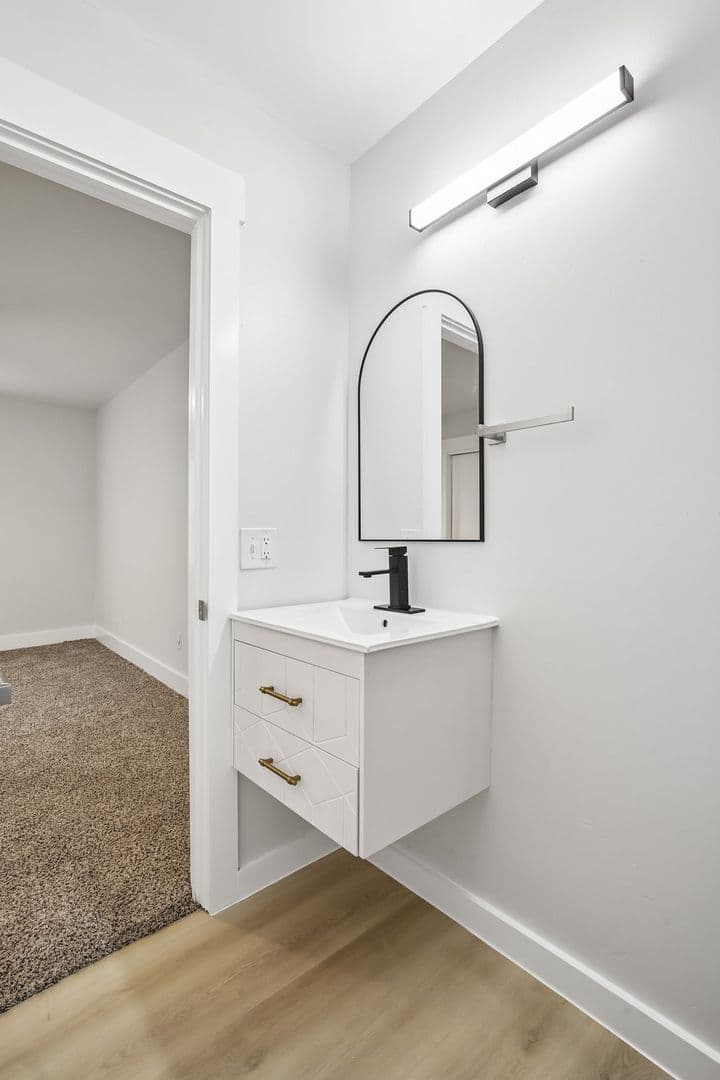 Chateau Apartments 53 of 113