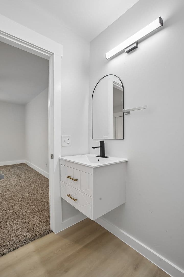 Chateau Apartments 86 of 113