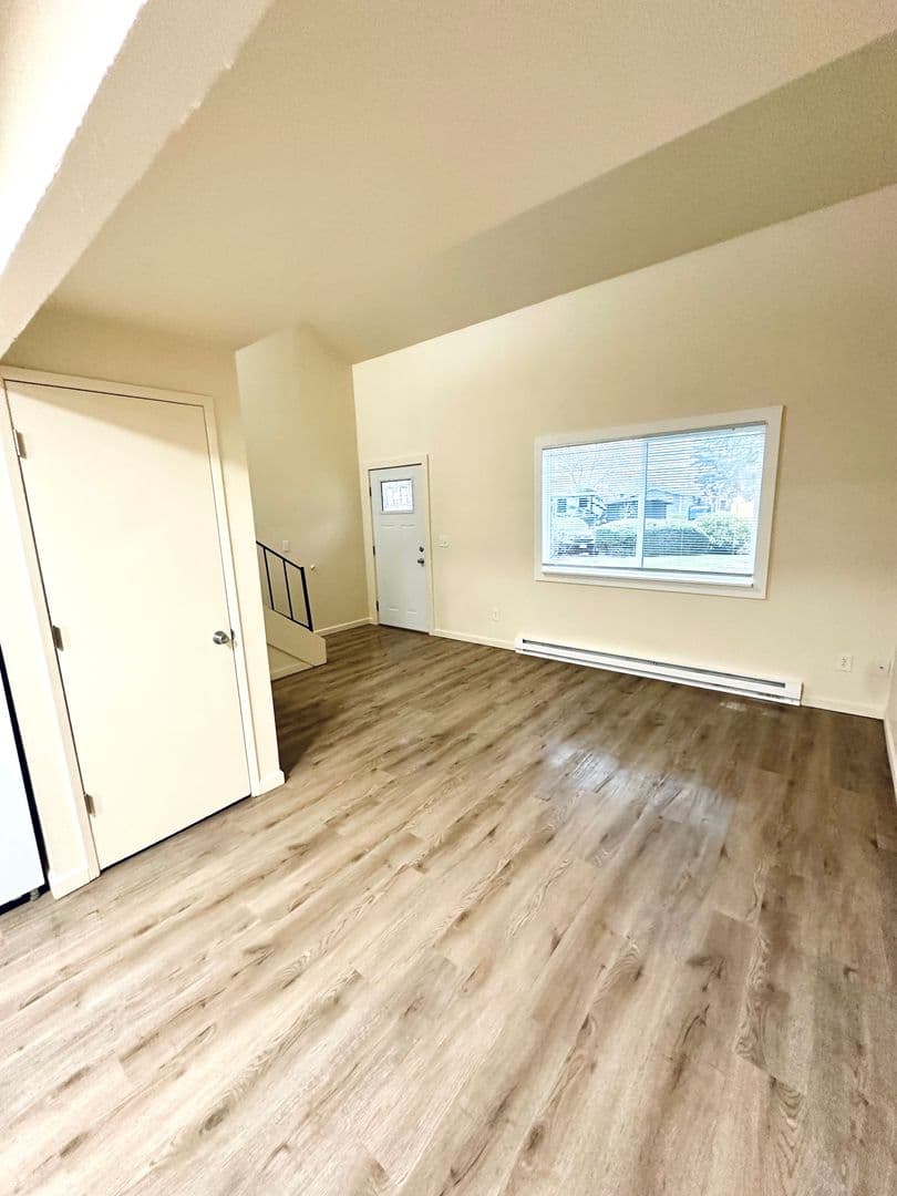 Brookshore Apartments 8 of 17