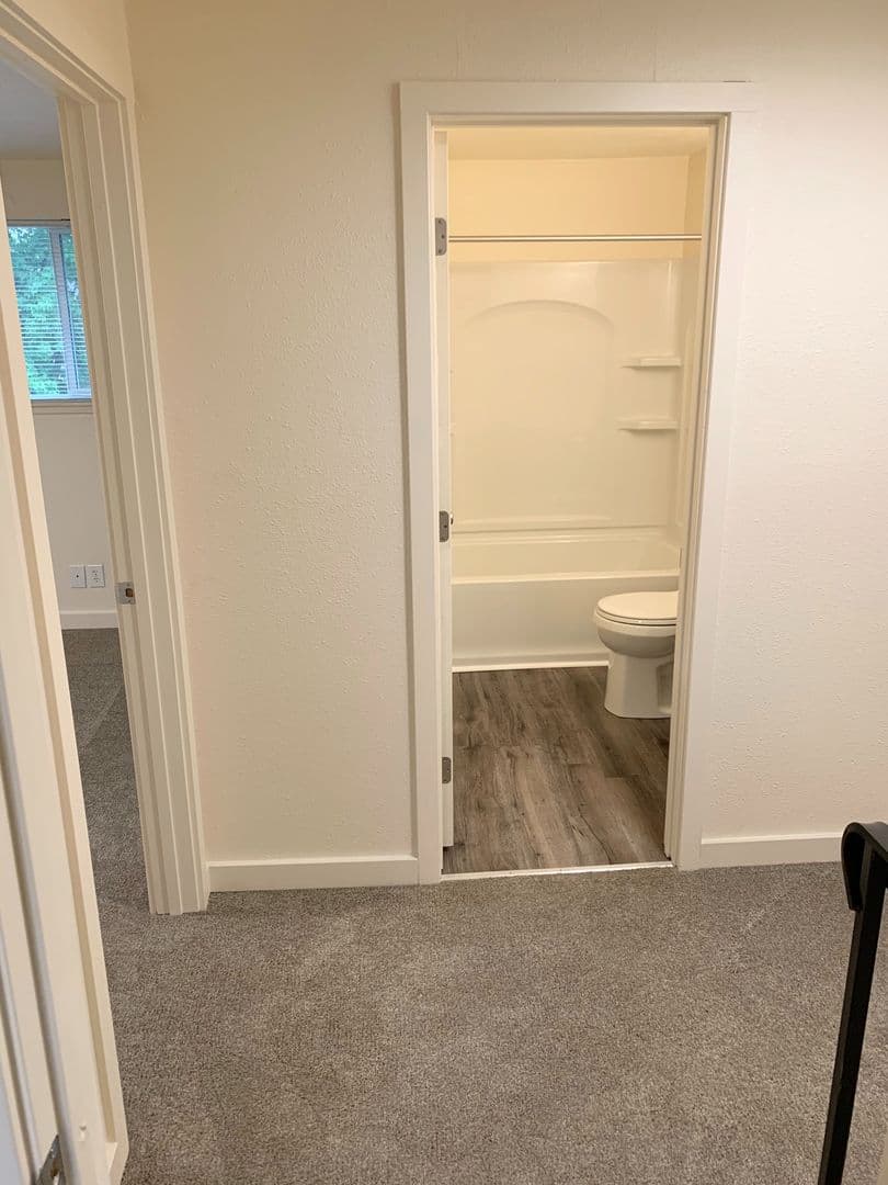 Brookshore Apartments 24 of 28