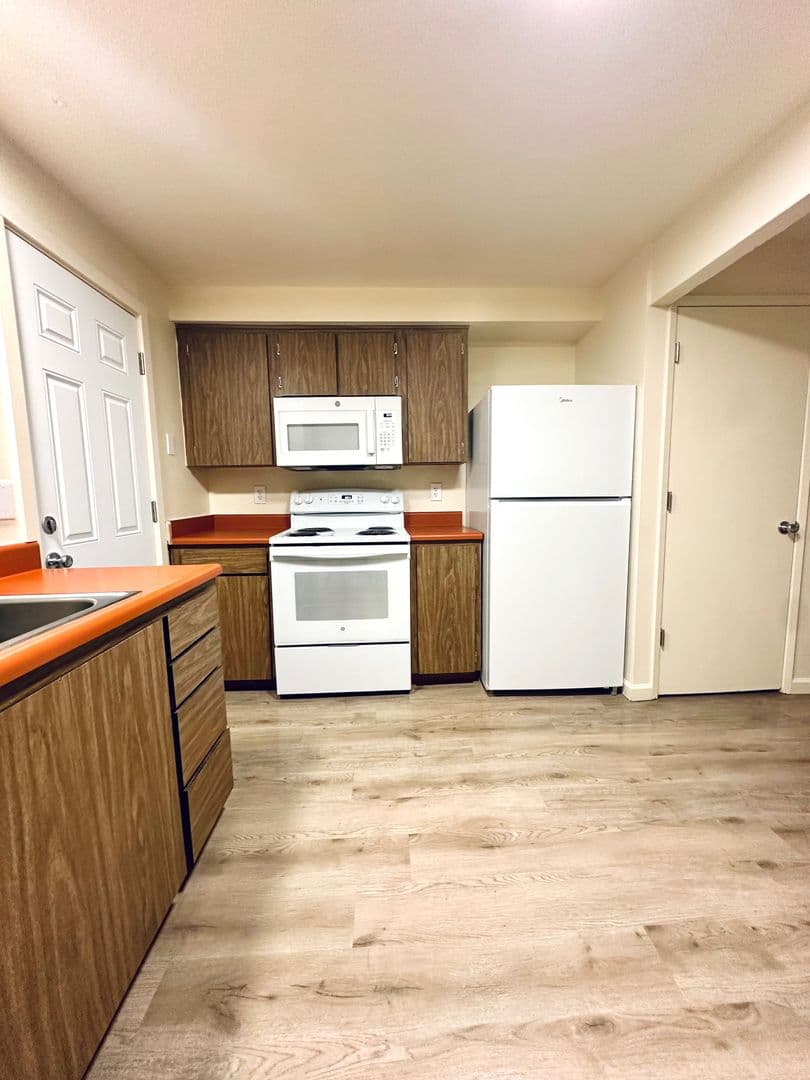 Brookshore Apartments 5 of 17
