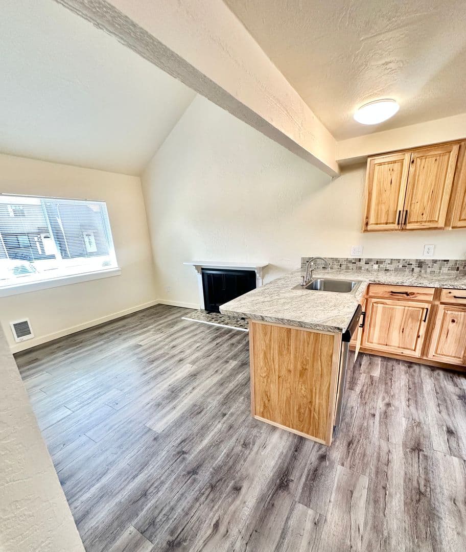 Brookshore Apartments 11 of 24