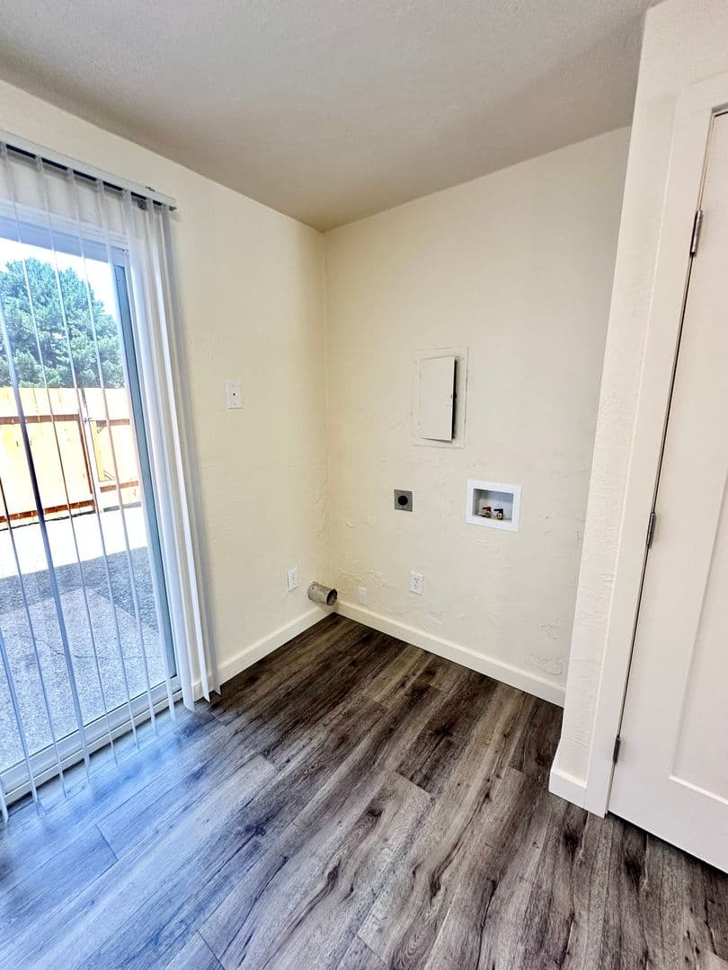 Brookshore Apartments 12 of 24
