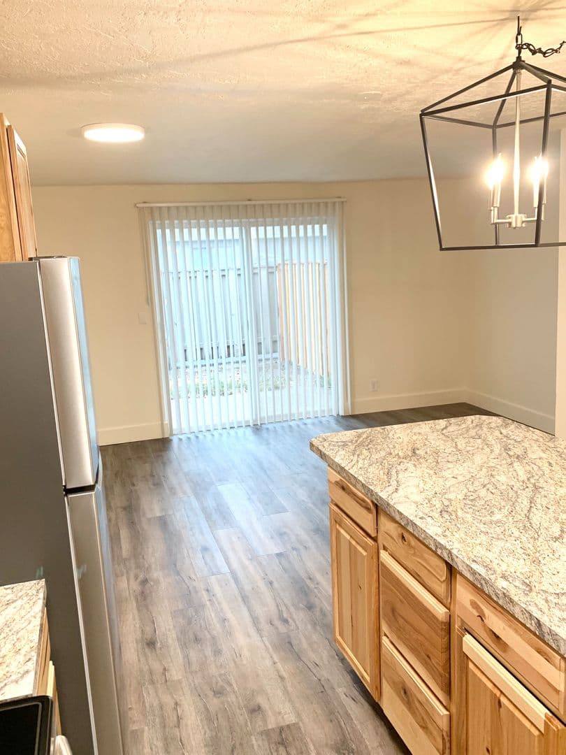 Brookshore Apartments 9 of 28