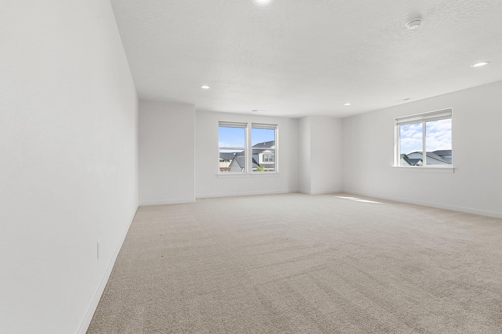 3921 N Lynn Street 9 of 26