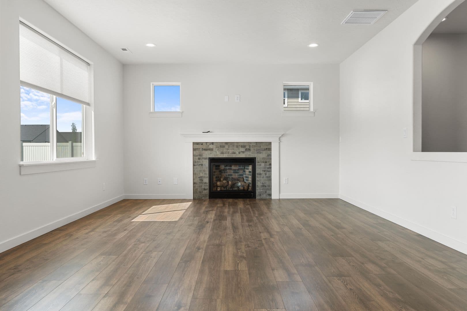3921 N Lynn Street 5 of 26