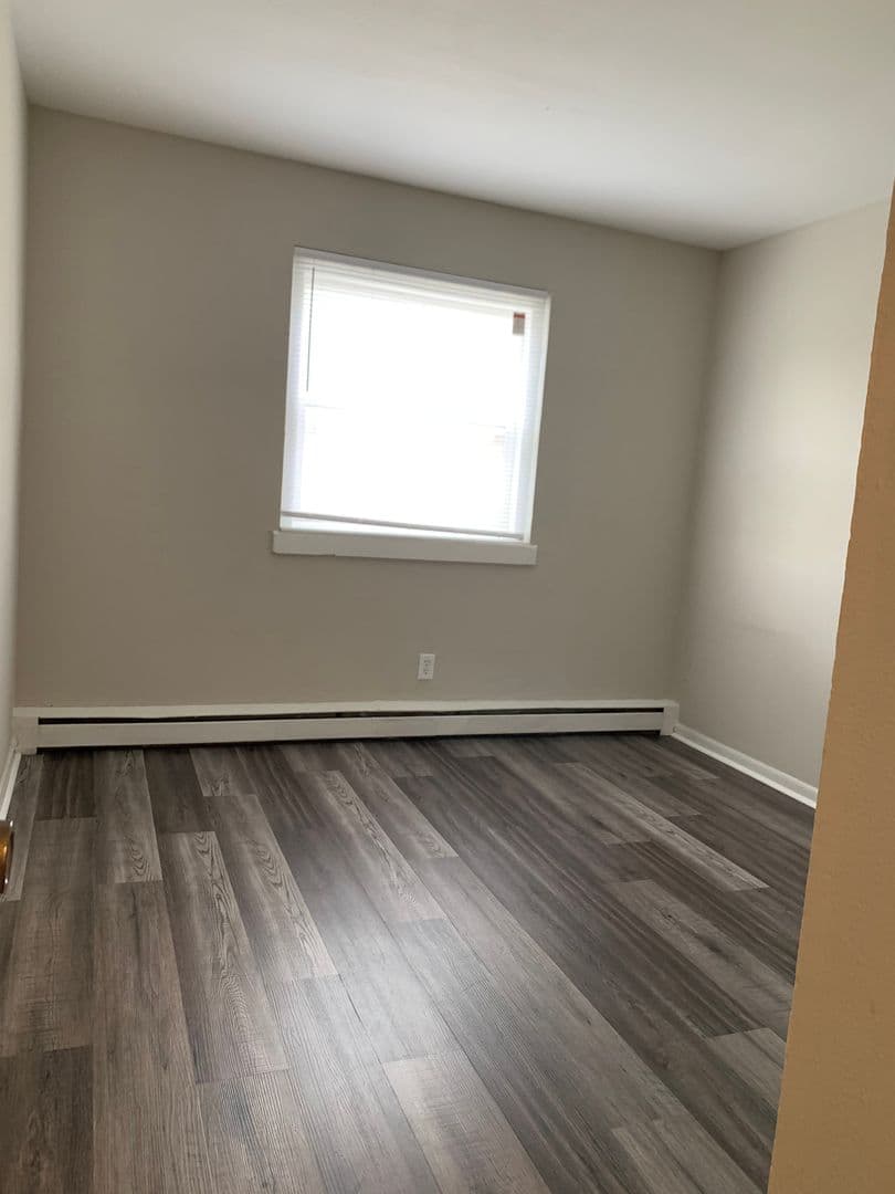 2 Bedroom Apartment Ready for Move In! 4 of 6