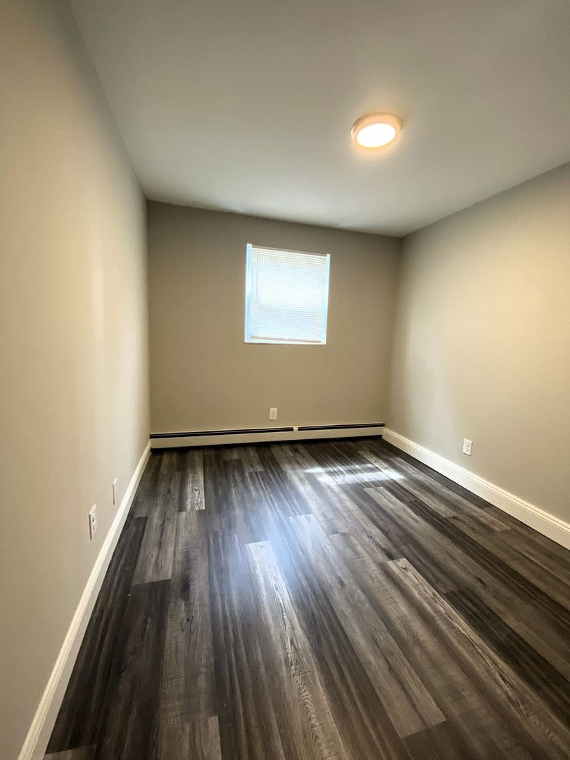 2 Bedroom Apartment Ready for Move In! 6 of 8