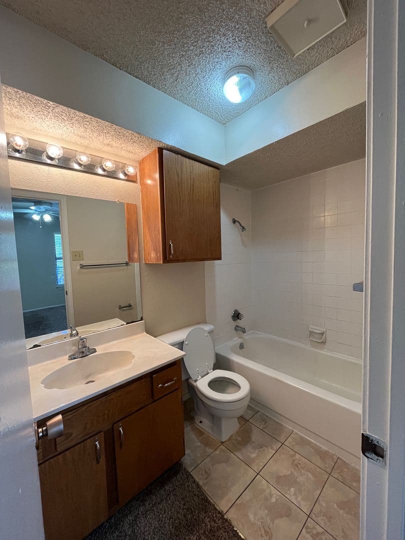 Bentwood Apartments 3 of 5