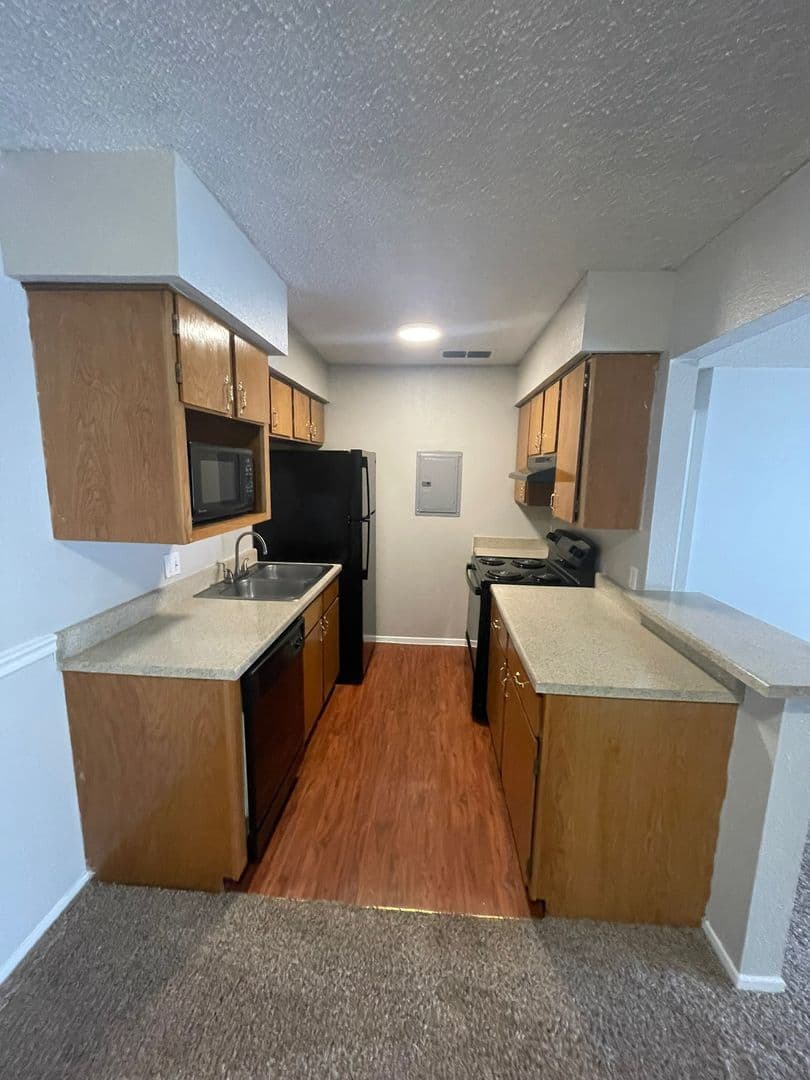Bentwood Apartments 2 of 6