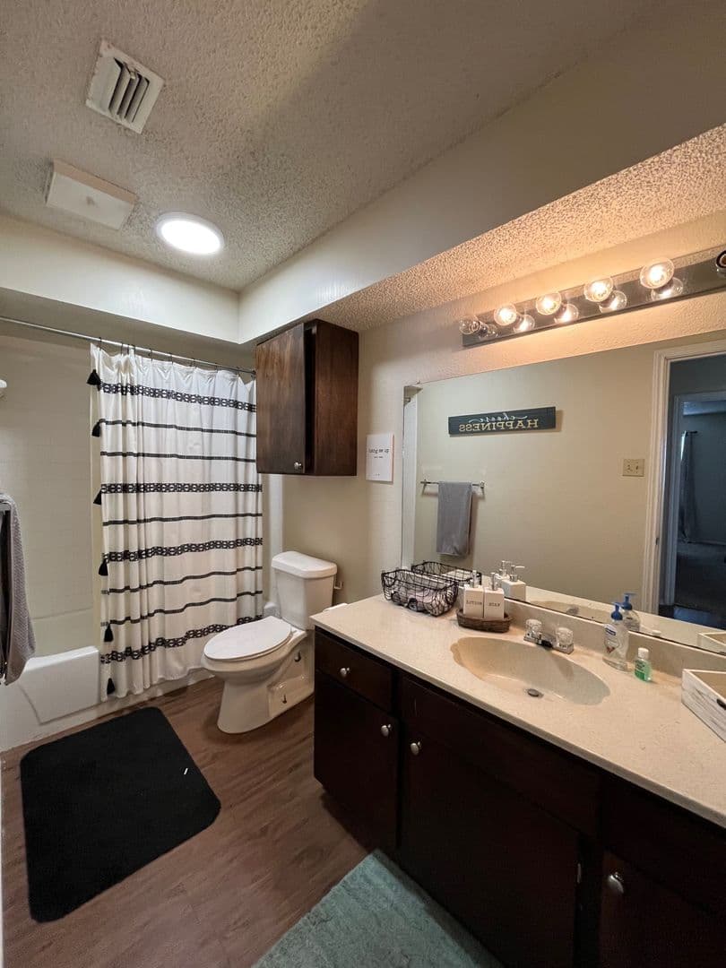 Bentwood Apartments 3 of 6