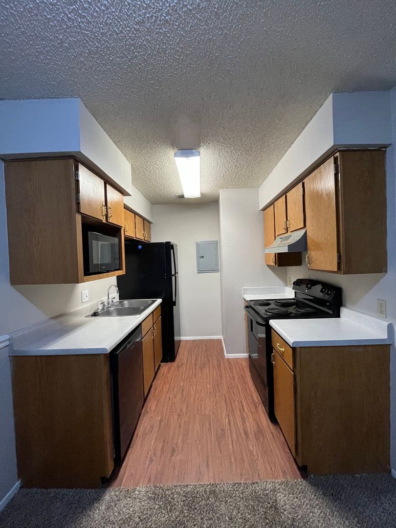 Bentwood Apartments 4 of 6