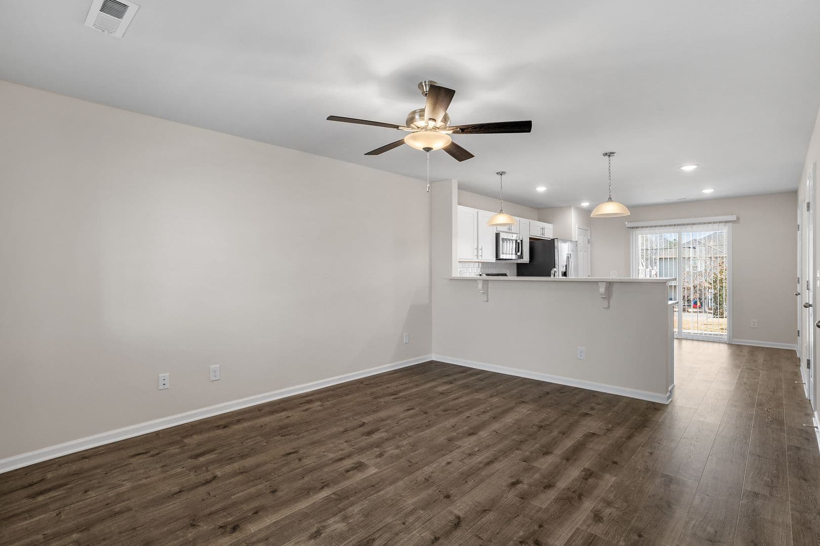 1041 Peony Lane 2 of 8