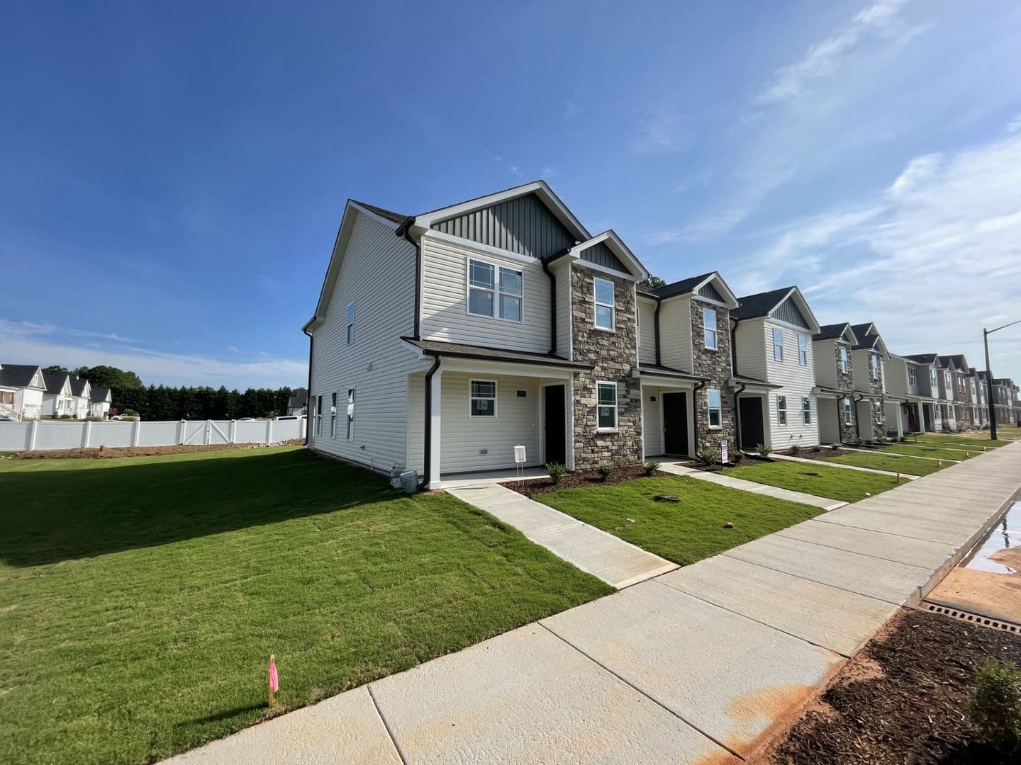 1066 Peony Lane 2 of 8