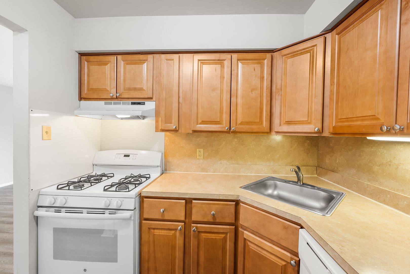 The Yorklyn Apartments and Townhomes 3 of 11