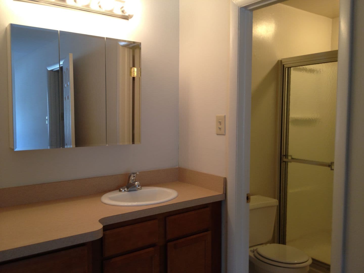 The Yorklyn Apartments and Townhomes 12 of 14