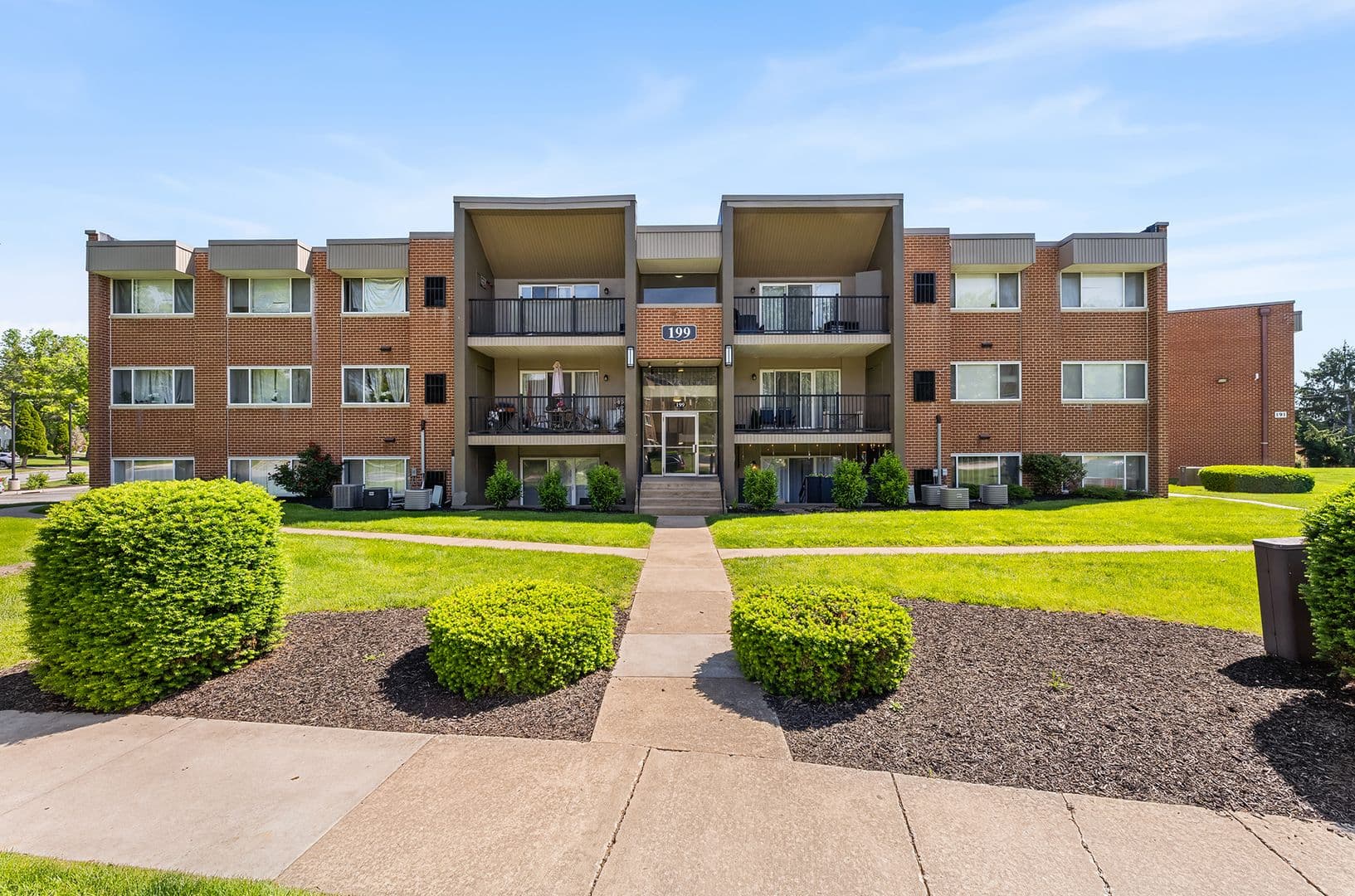 The Yorklyn Apartments and Townhomes 7 of 11
