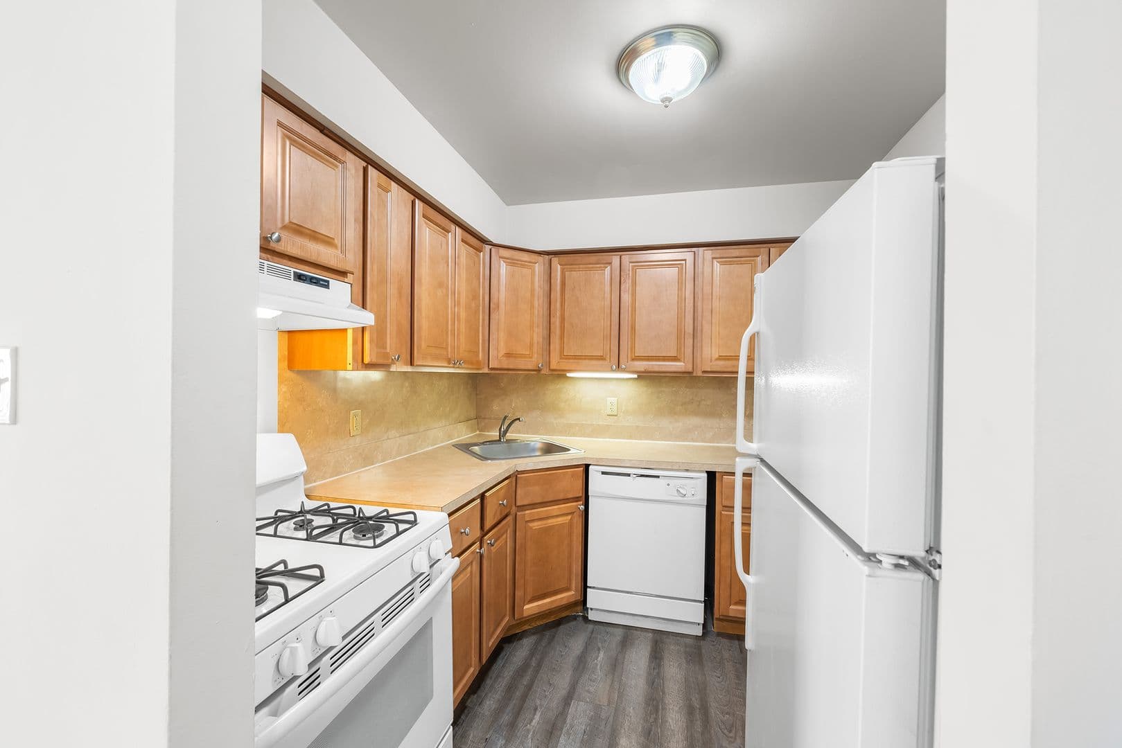 The Yorklyn Apartments and Townhomes 5 of 14
