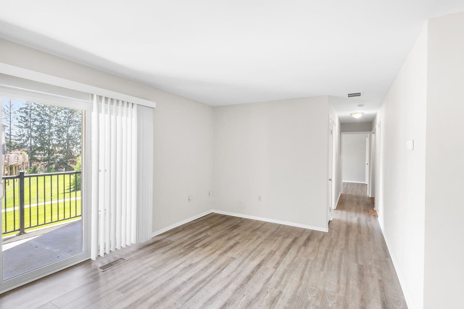 The Yorklyn Apartments and Townhomes 4 of 14