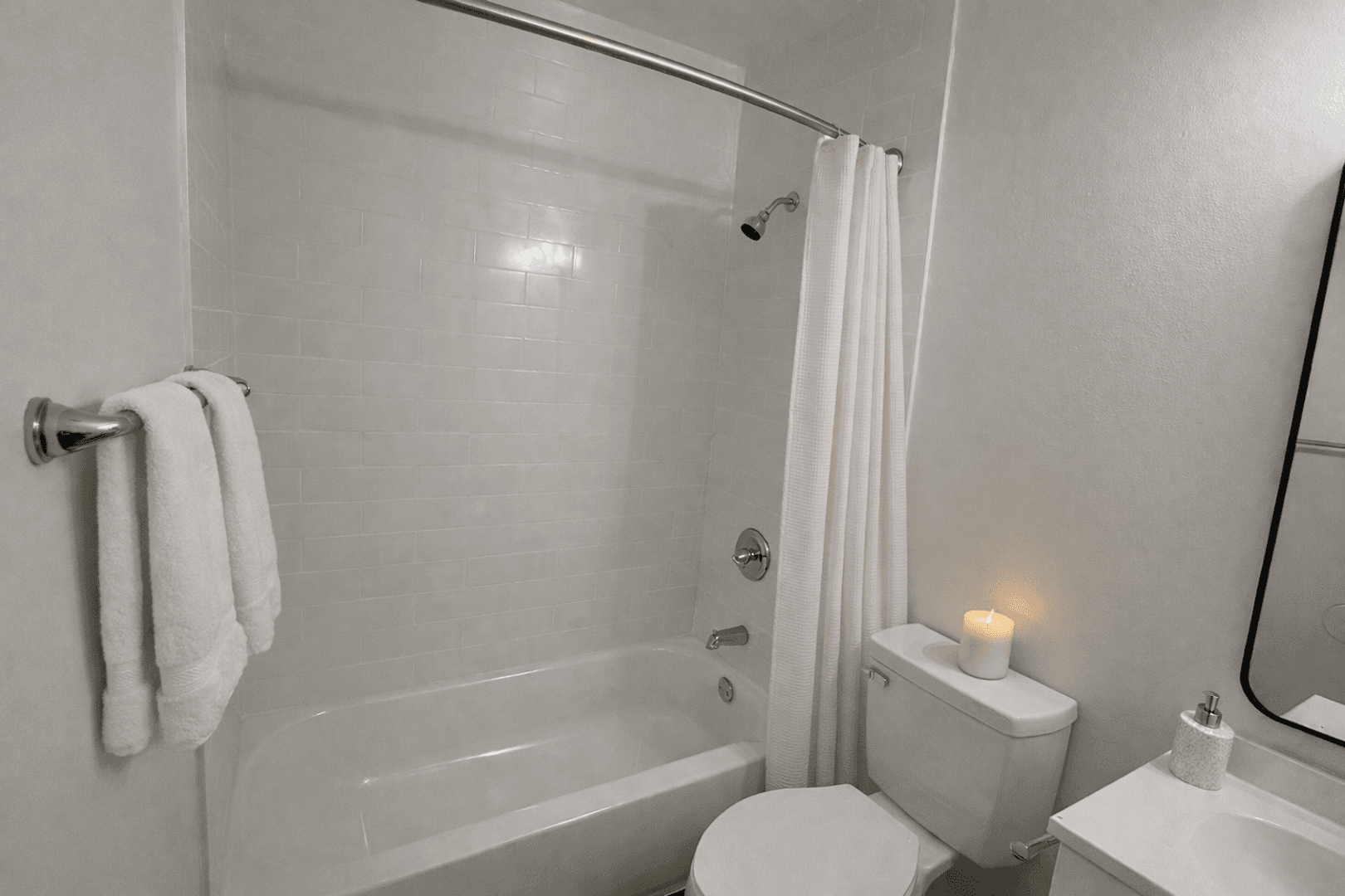 The Yorklyn Apartments and Townhomes 8 of 11