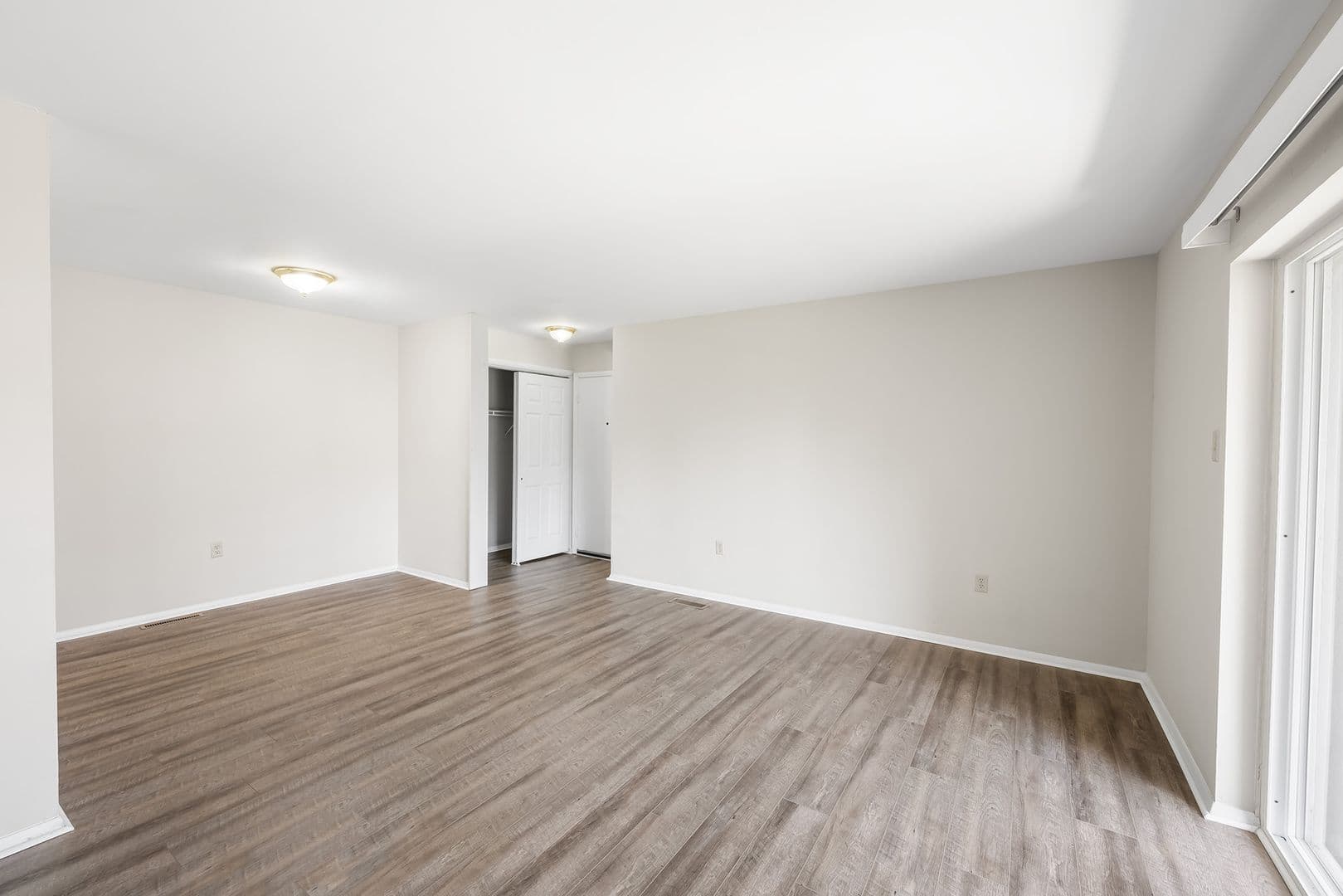The Yorklyn Apartments and Townhomes 9 of 14