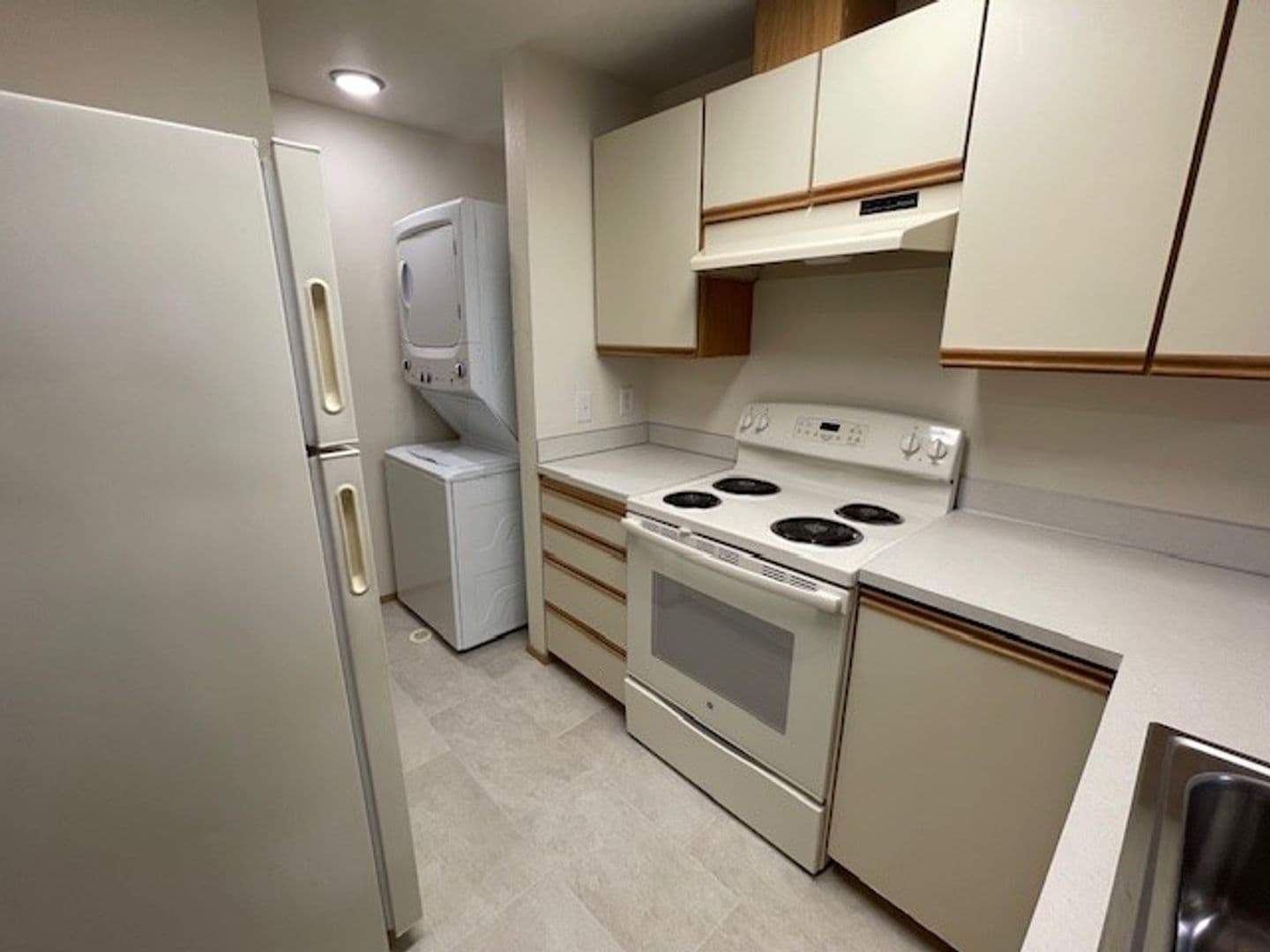 (4K) Kimberly Apartments 8 of 18