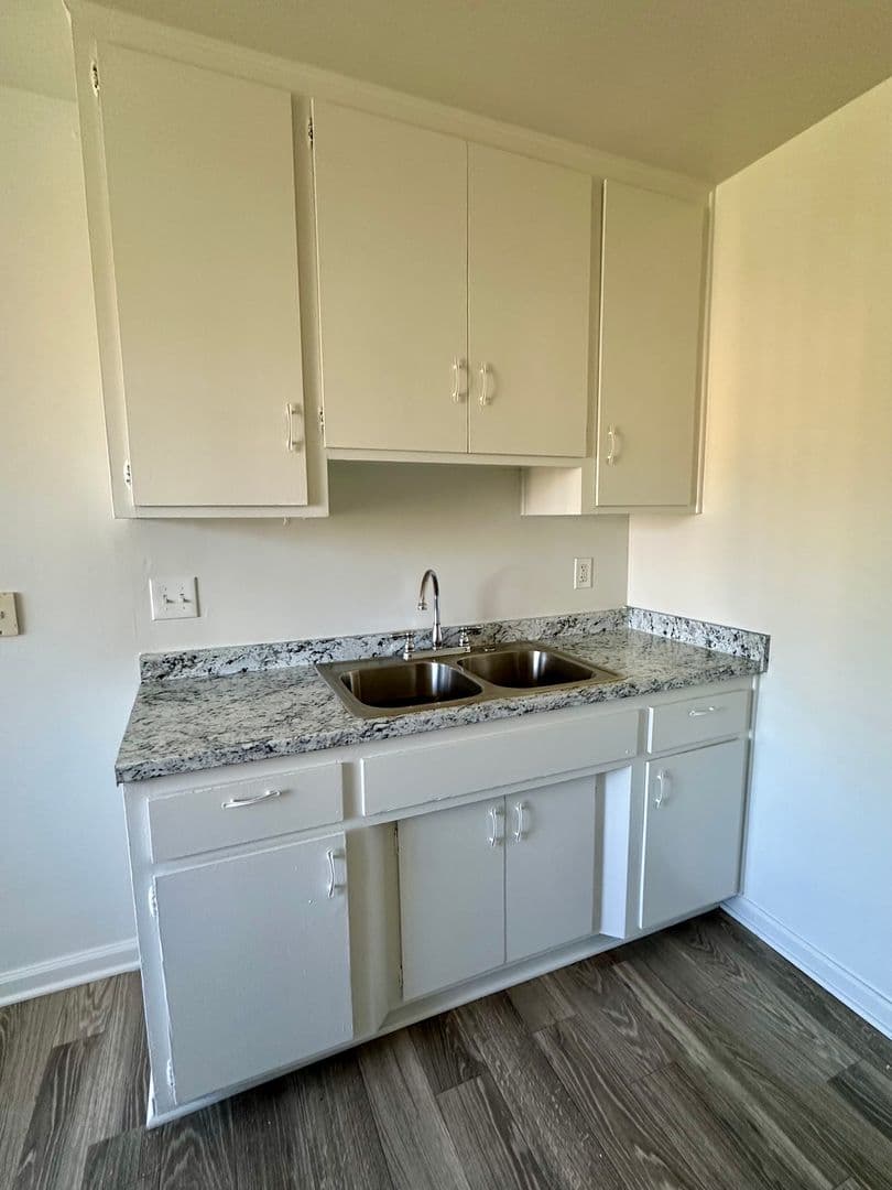 Loma Village Apartments 4 of 28
