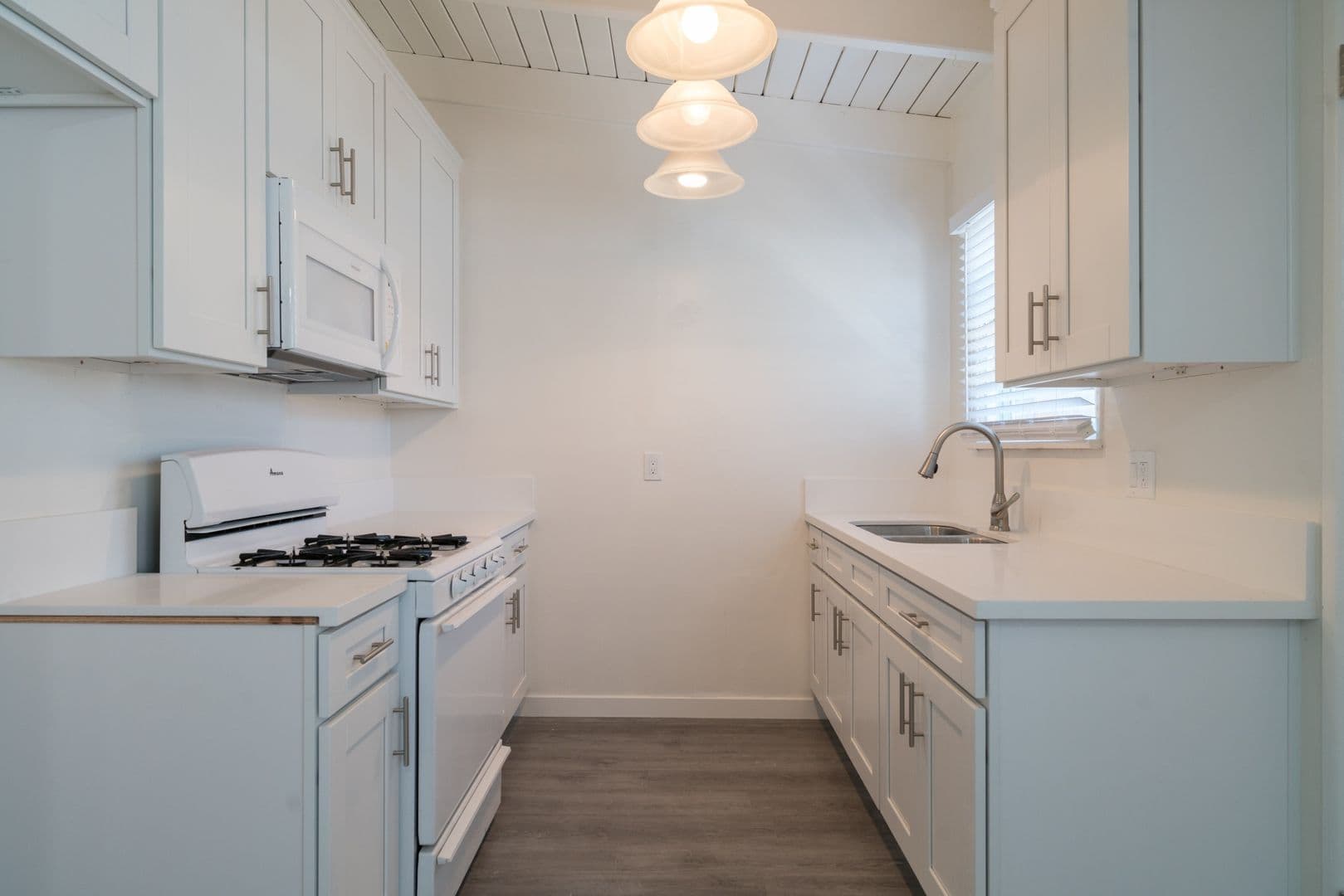 ~ Beautiful and Spacious 1 bd/1bath in Santa Monica ~ Move in Special 8 of 14