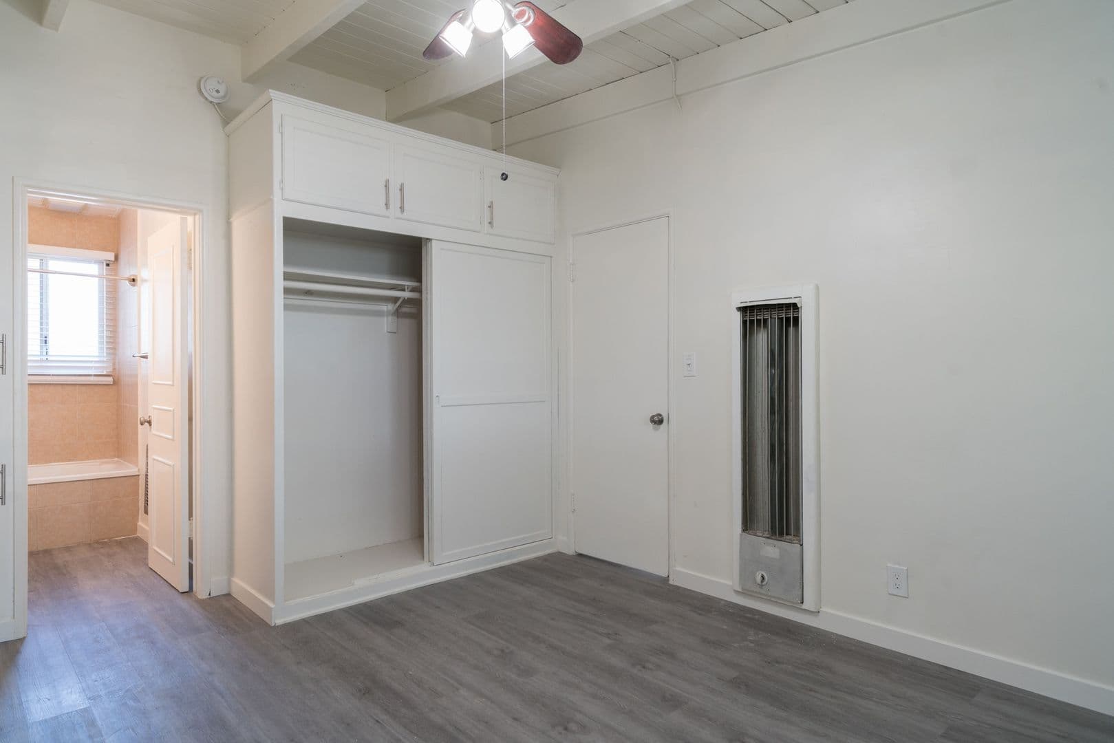 ~ Beautiful and Spacious 1 bd/1bath in Santa Monica ~ Move in Special 11 of 14