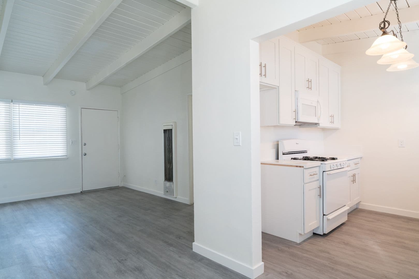 ~ Beautiful and Spacious 1 bd/1bath in Santa Monica ~ Move in Special 7 of 14