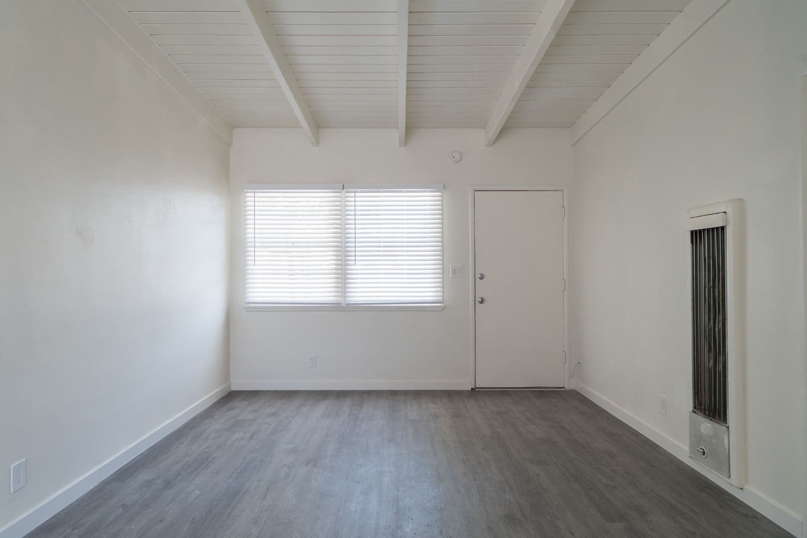 ~ Beautiful and Spacious 1 bd/1bath in Santa Monica ~ Move in Special 5 of 14
