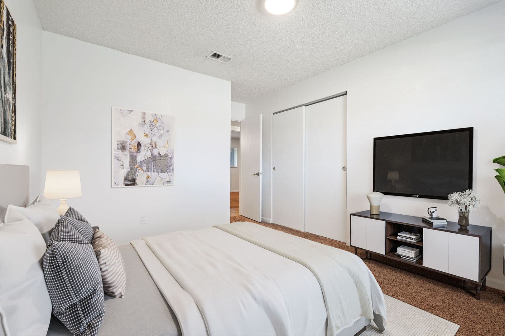 Lakemont Apartments 6 of 20